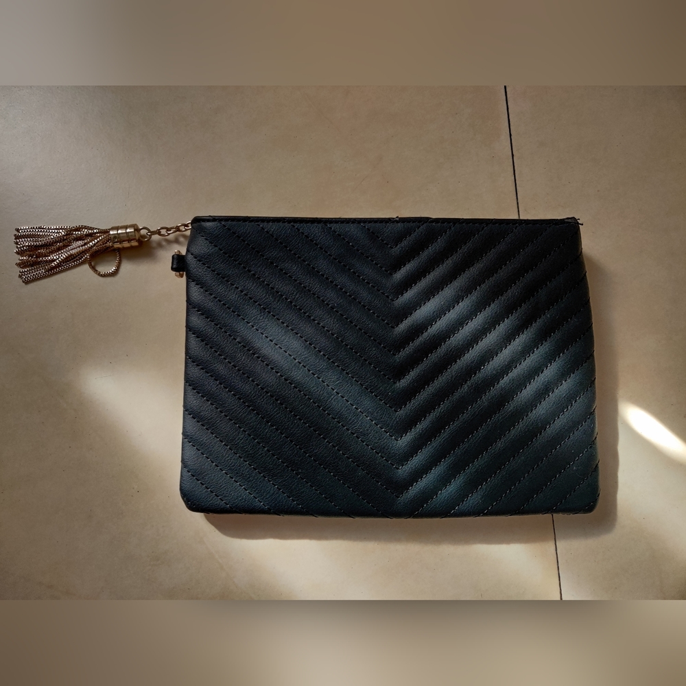 FOREVER NEW Black Chevron Wristlet - Picture 8 of 13